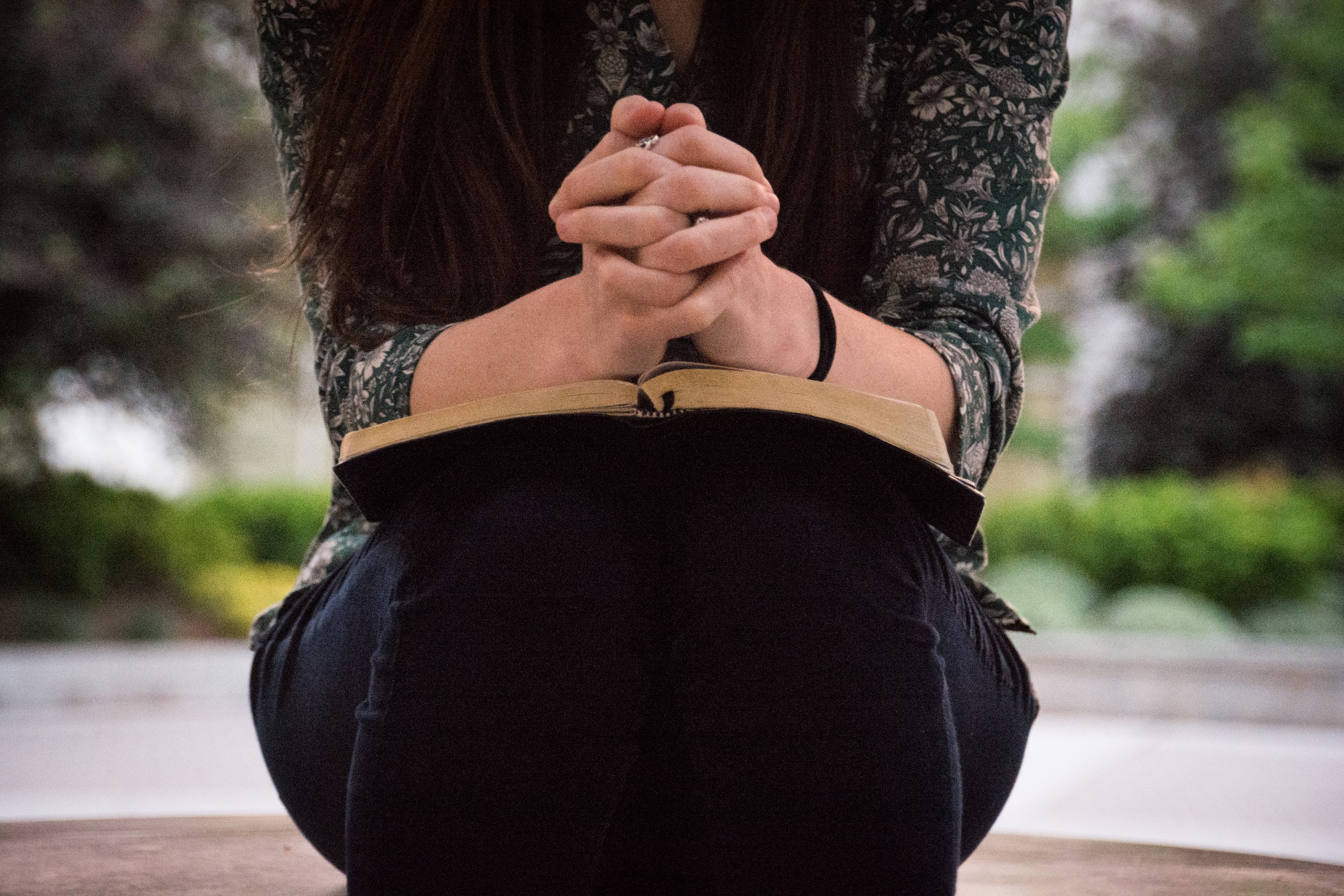 Сильная молитва от неприятностей и трудностей на работе - молитва, оберегающая от неудач и проблем