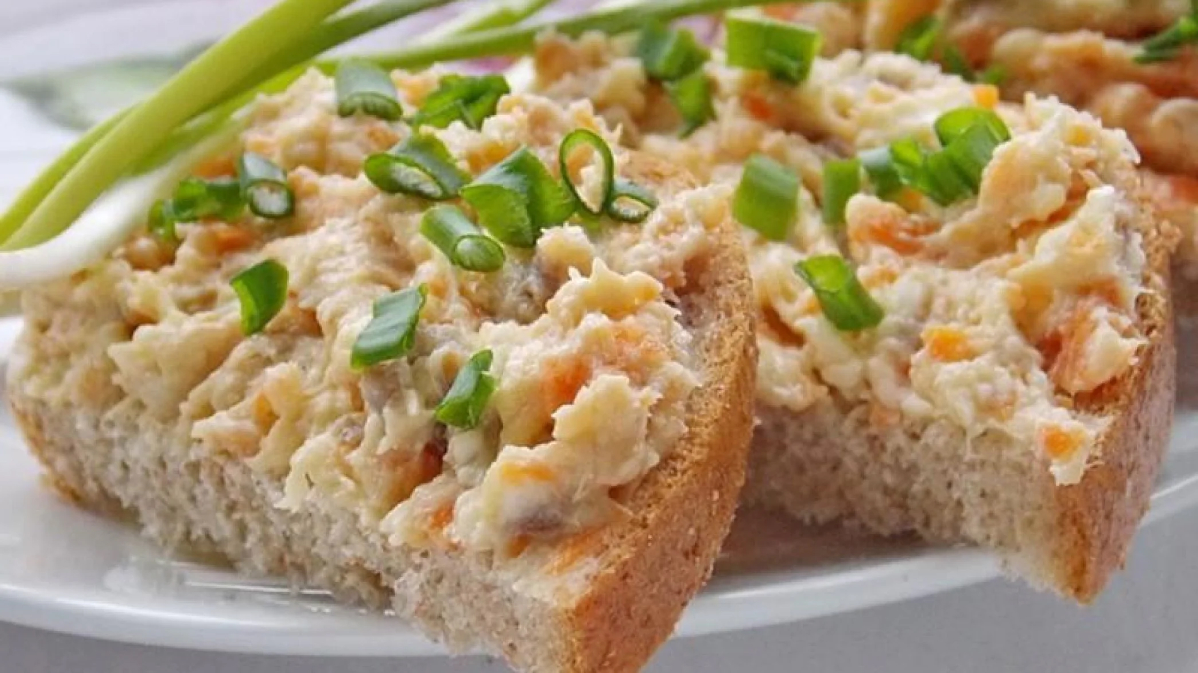 На смак не гірше за ікру, але коштує значно дешевше: обов’язково приготуйте цю намазку (відео)