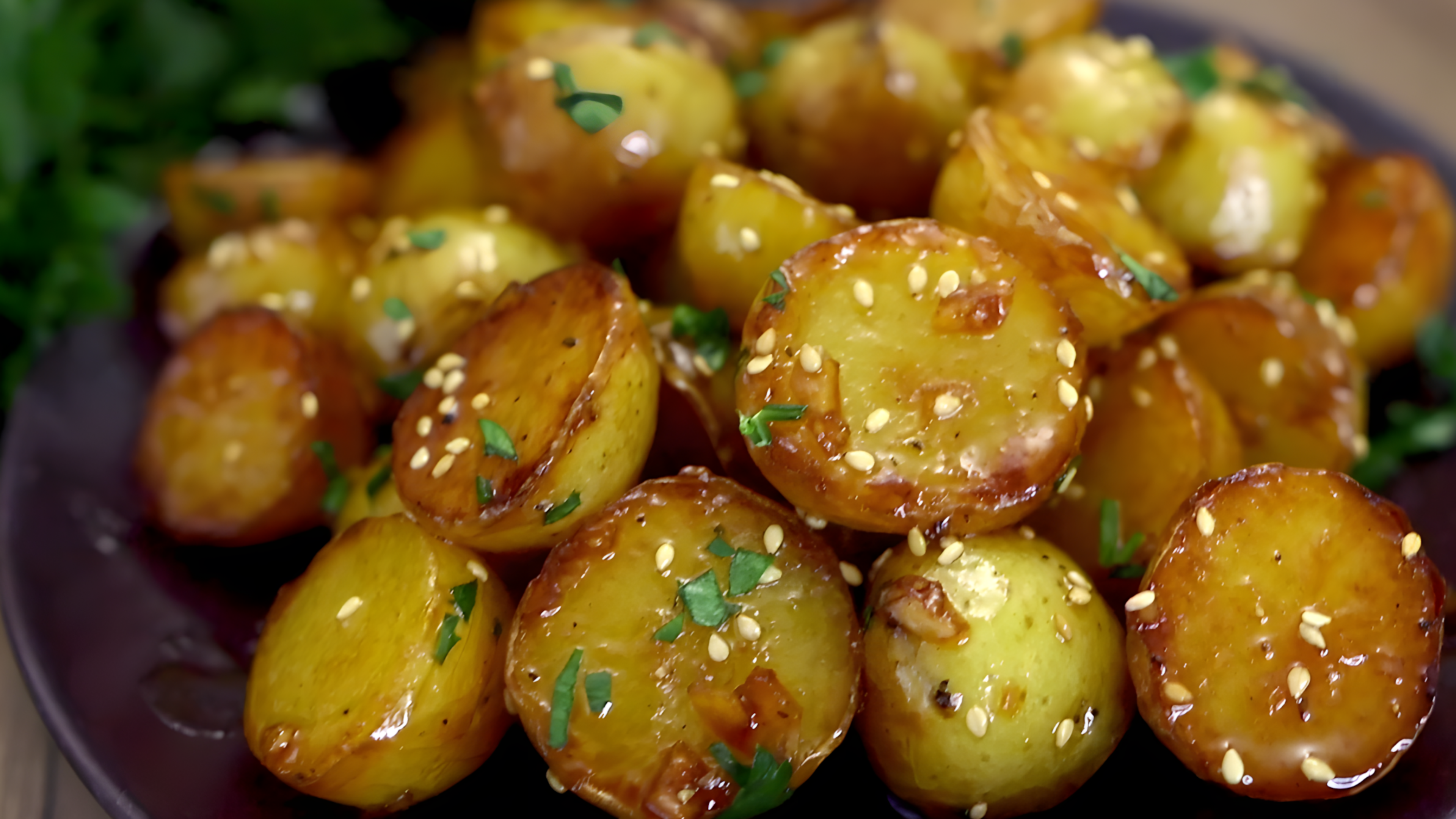 Картопля по-азійськи: простий спосіб перетворити звичайний гарнір на яскраву страву (відео)