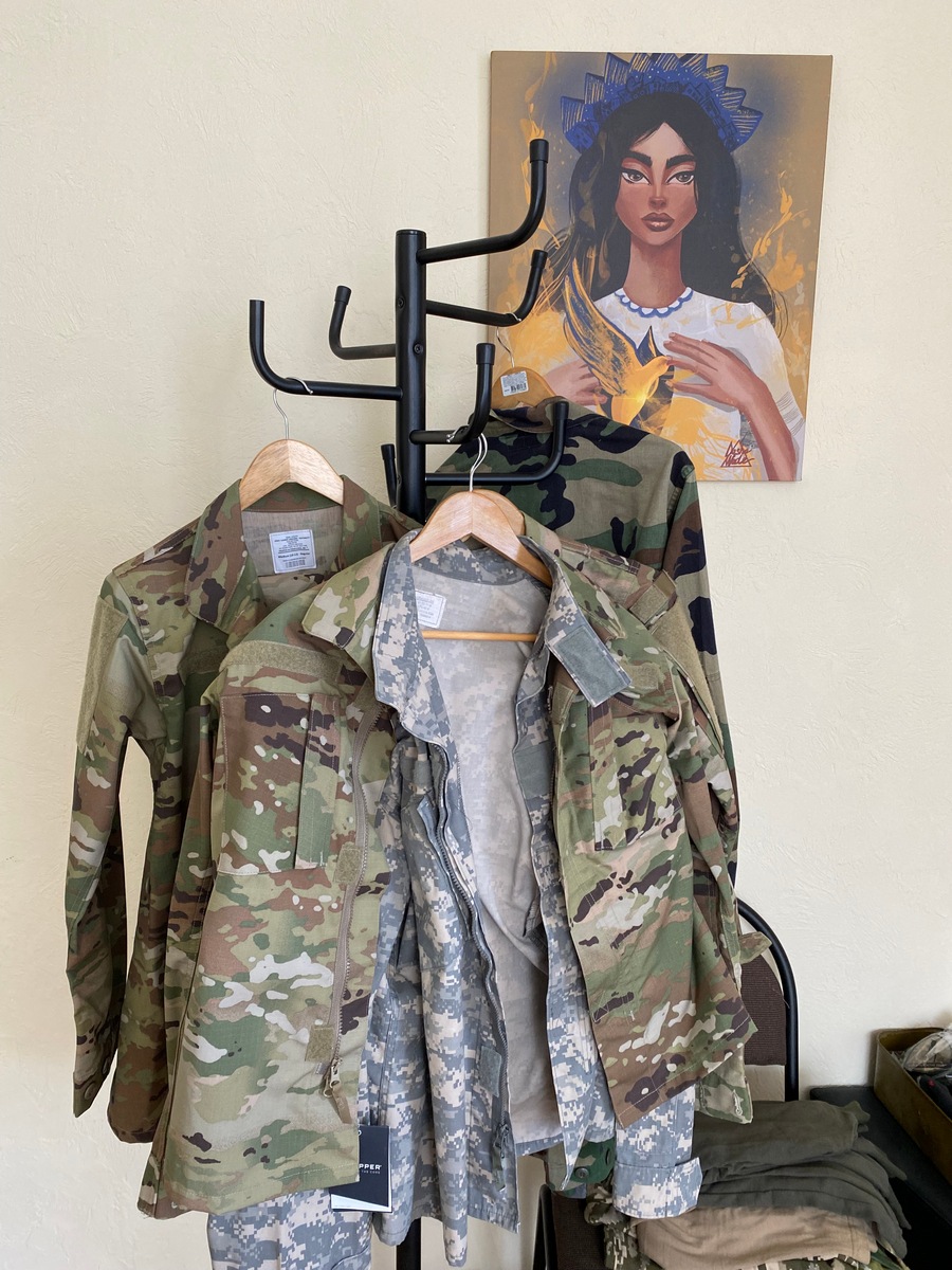 От белья до зимней одежды: в Киеве представили военную форму для женщин