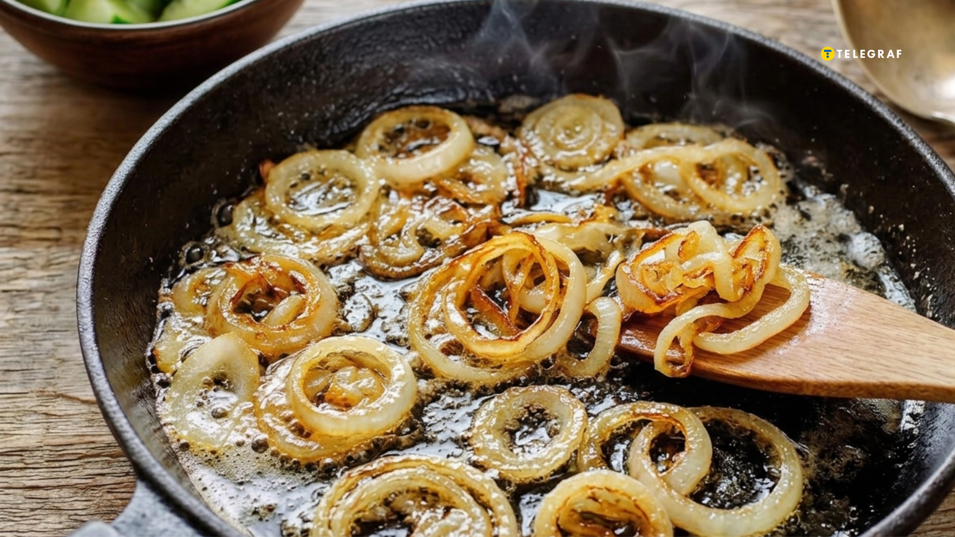 Більшість смажить цибулю неправильно: неочевидні лайфхаки, щоб вона не горіла і була золотистою