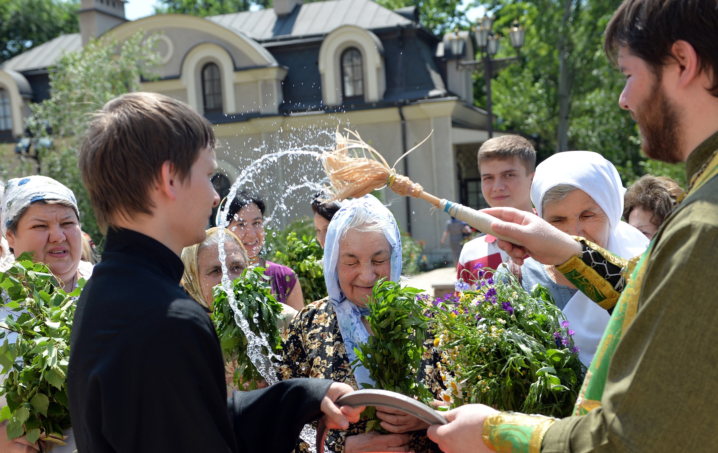 Дата напряму залежить від Великодня: коли в Україні відзначається Трійця у 2026 році