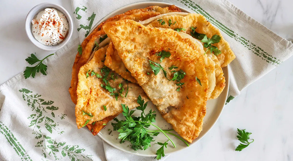 Чебуреки, від яких неможливо відірватися: найвдаліший рецепт з ідеальним тістом (відео)