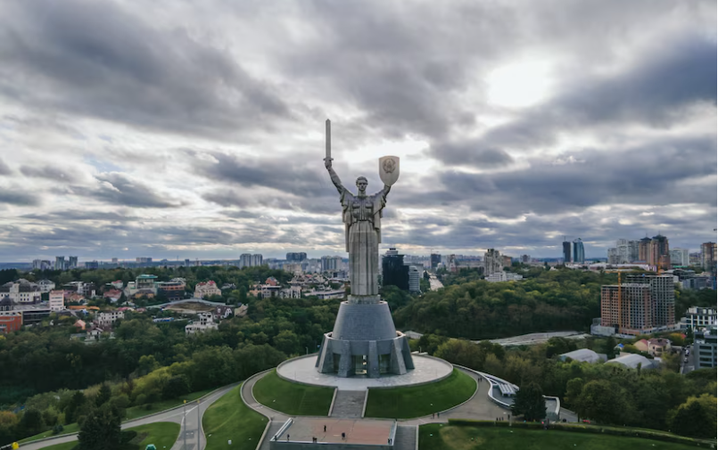 З Днем Києва 2024! Яскраві листівки та прозові привітання зі святом