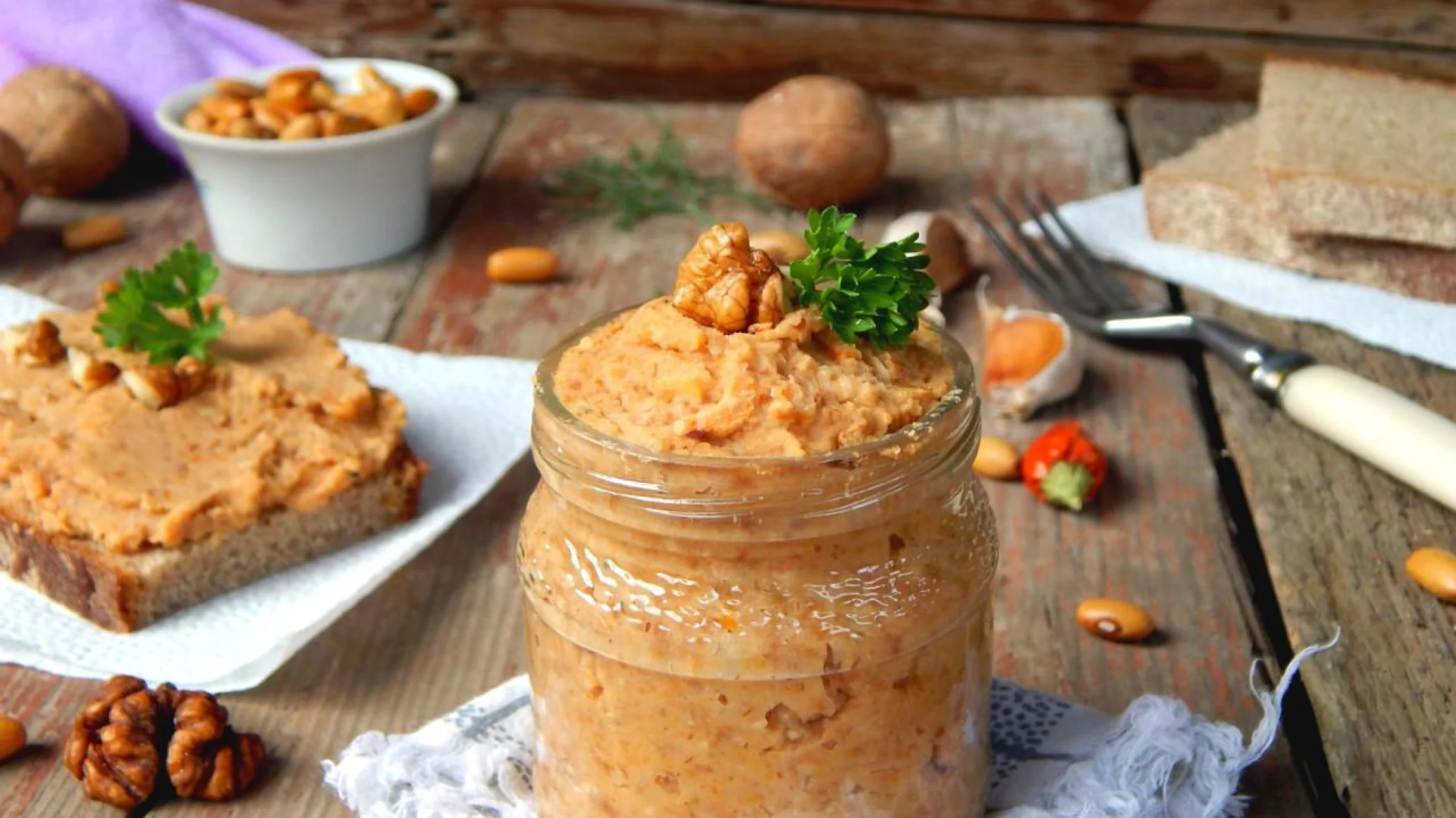 Ця дешева закуска завжди вас виручить: знадобляться лише квасоля та гриби (відео)