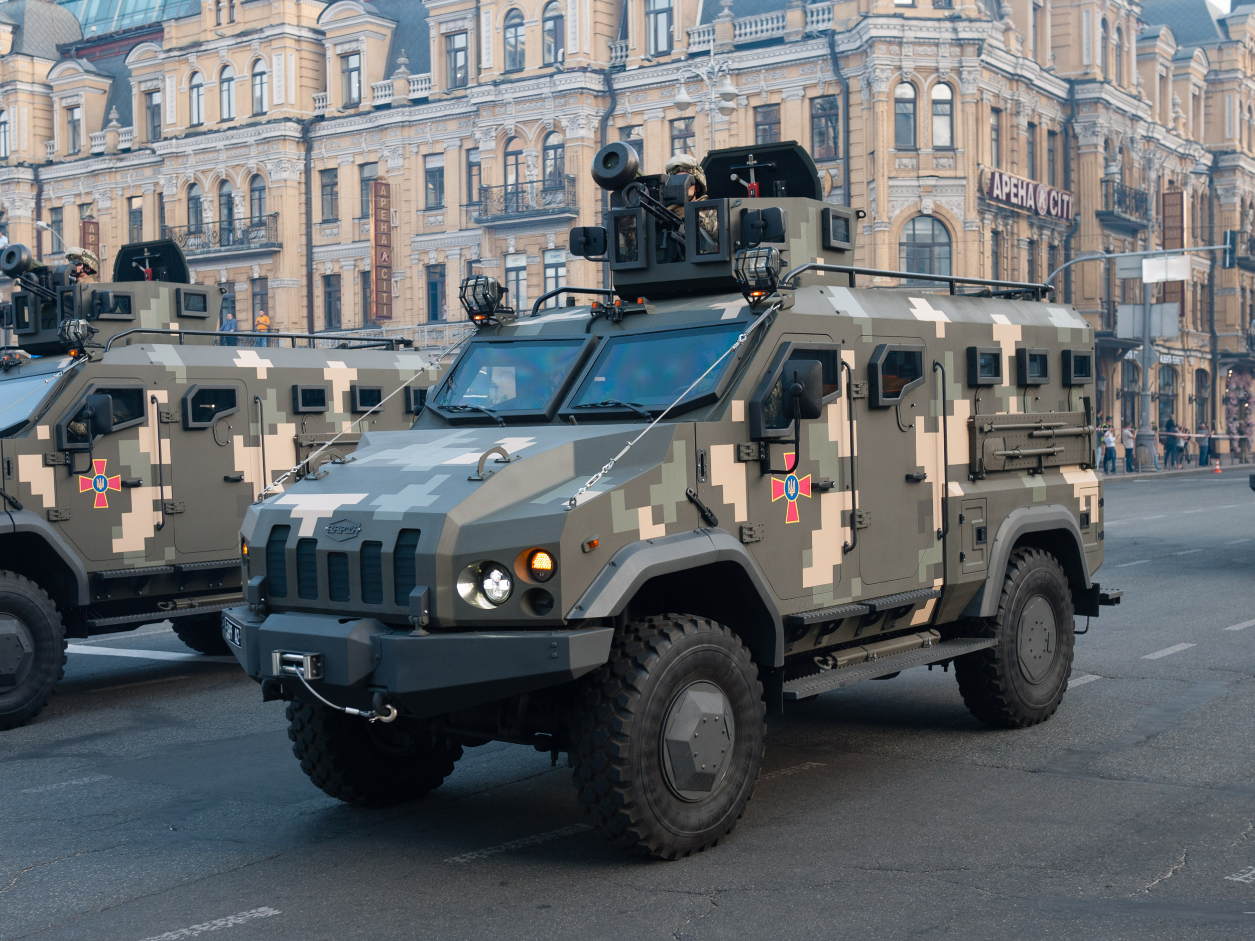 Бронеавтомобіль VARTA врятував життя воїнів під час ворожого обстрілу (відео)