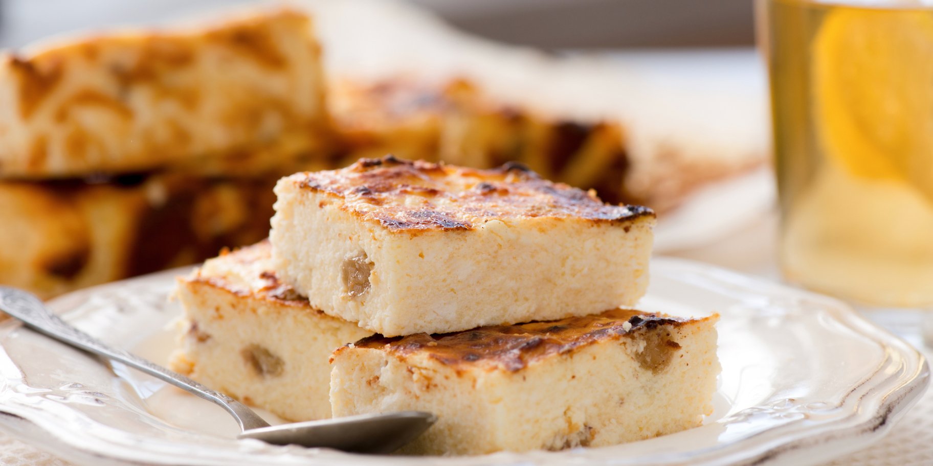 Ніжна сирна запіканка, що тане в роті: ідеальний десерт без зайвих зусиль (відео)