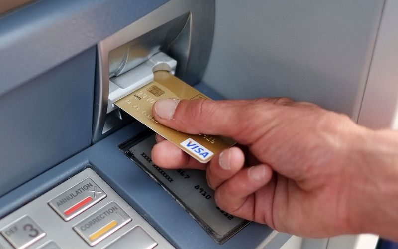 Банкомат ВТБ не выдал деньги и карту при попытке пополнения счёта в Тинькофф банке.