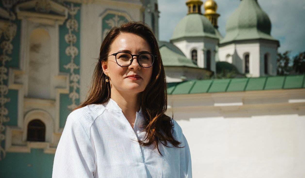 Коштує як дві пенсії українки: прем'єр України вийшла в світ