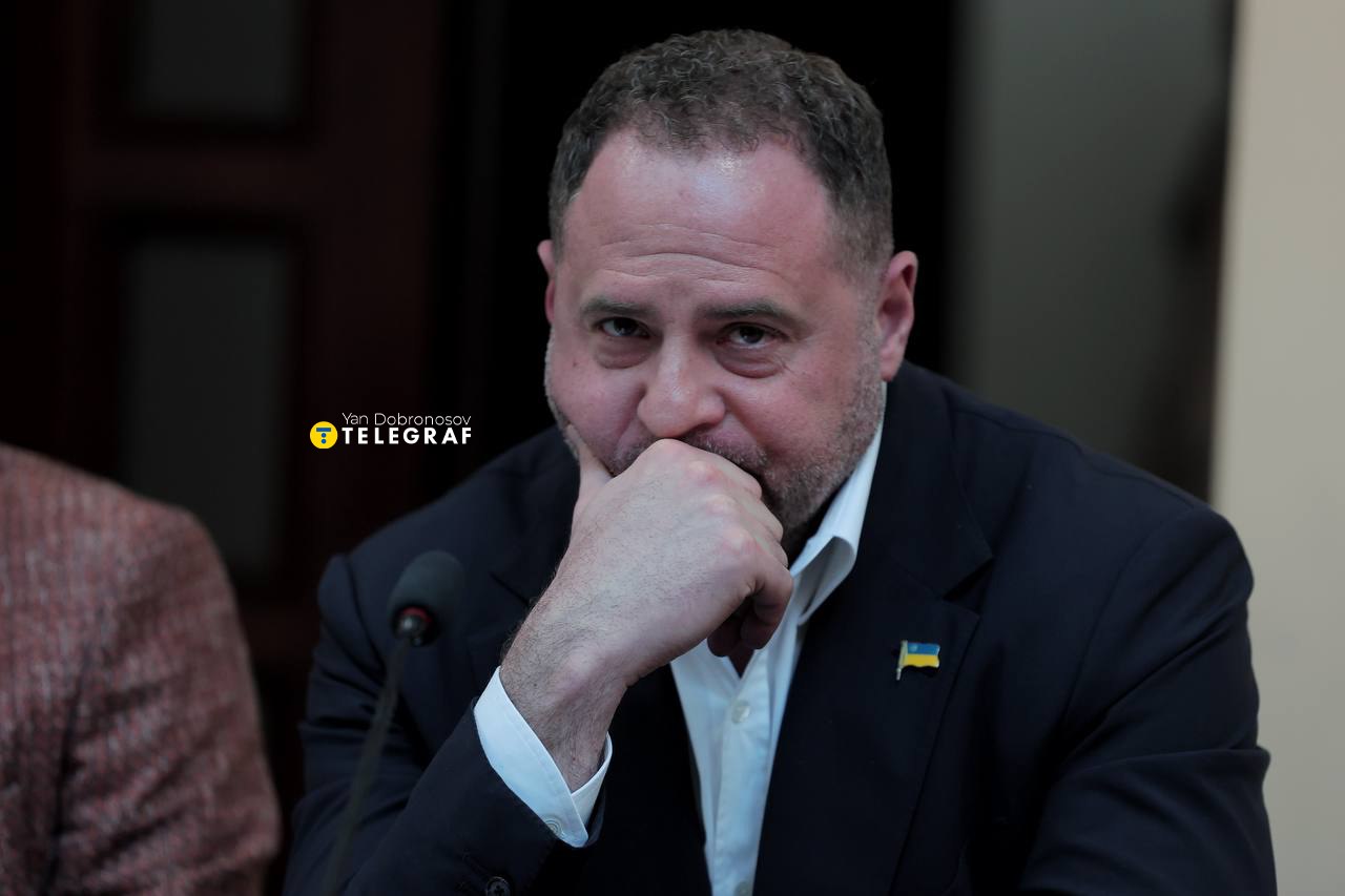 Магія потрібна не лише Єрмаку: психологи пояснили, чому політики звертаються до астрологів та чаклунок