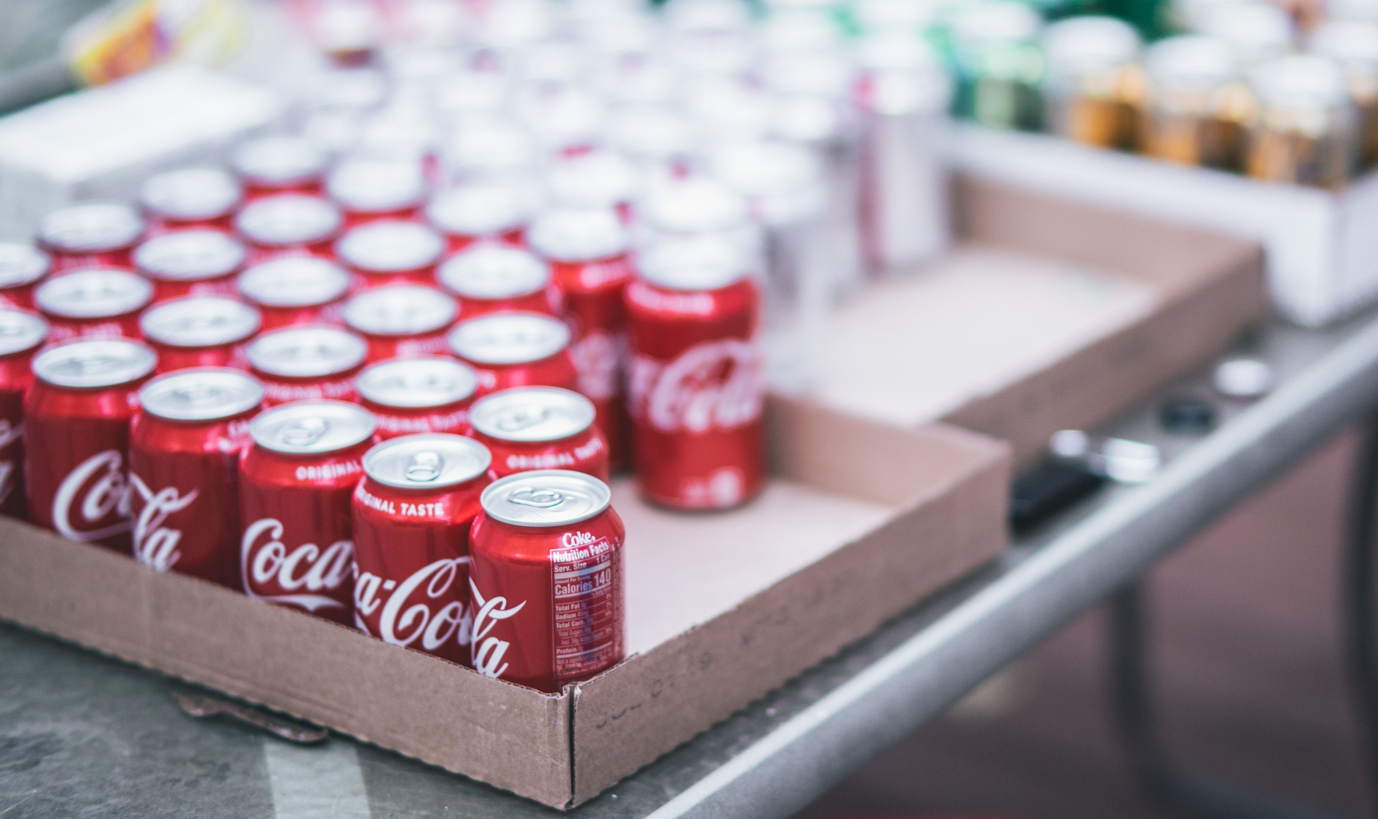 NOVUS и Varus начали бойкотировать продукцию Coca-Cola из-за сотрудничества  с рф - Телеграф