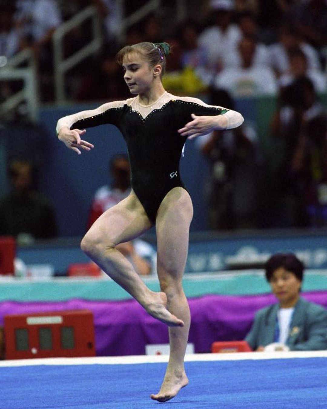 Танымал фотографтардың эротикалық фотосуреттері Ануста жыныс мүшесінің көлденең фотосуреті