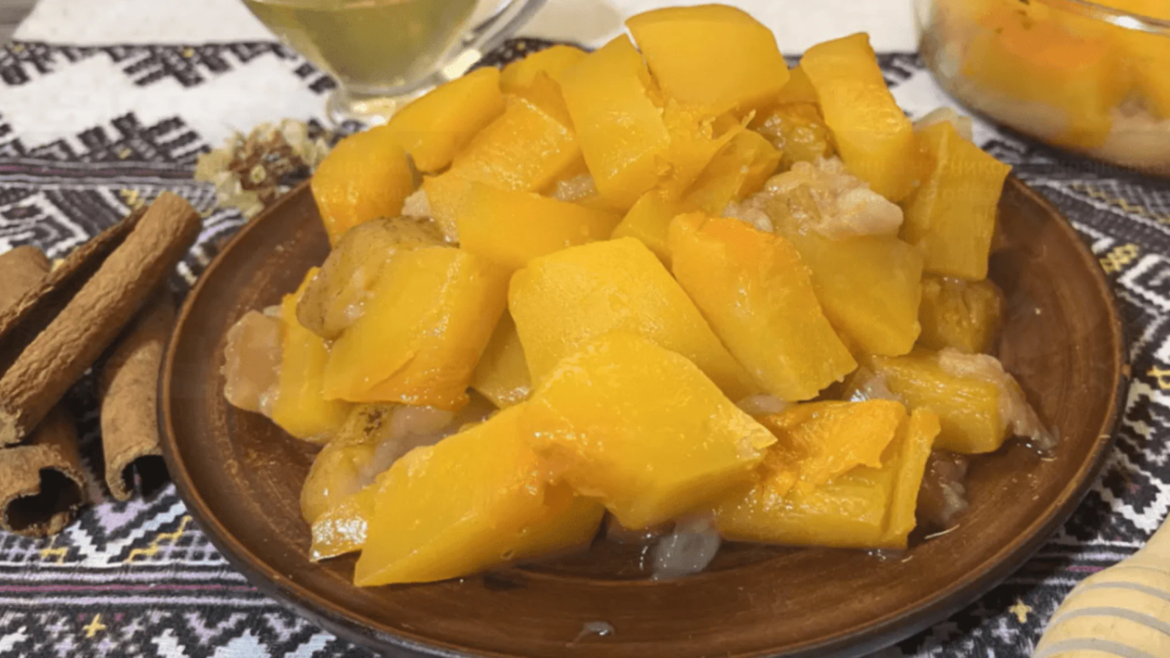 Простий і смачний десерт з гарбуза та яблук: ви готуватимете його знову і знову (відео)