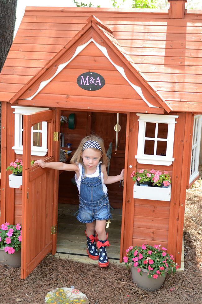 Великолепный маленький домик для детей в саду: чарующее волшебство своими руками