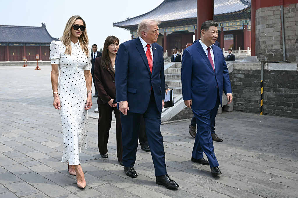 Невістку Трампа висміяли за вбрання під час візиту до Китаю: її порівняли із звичайним кухонним столом