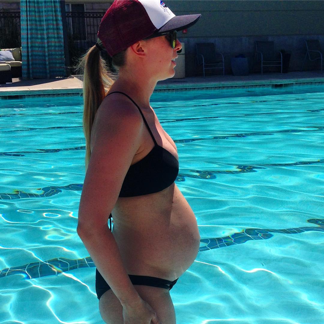 Тянет живот 28 неделя. Живот на 28 неделе беременности. Животик и в 28 недель. Беременный живот 28 недель.