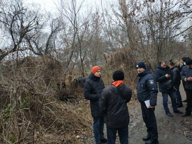 Закарпатье депутат взорвал гранату. Обугленные тела место происшествия. Невский лесопарк подорвался на гранате. Осмотром места происшествия обнаружен труп мужчины. Последствия взрыва гранаты в руке.