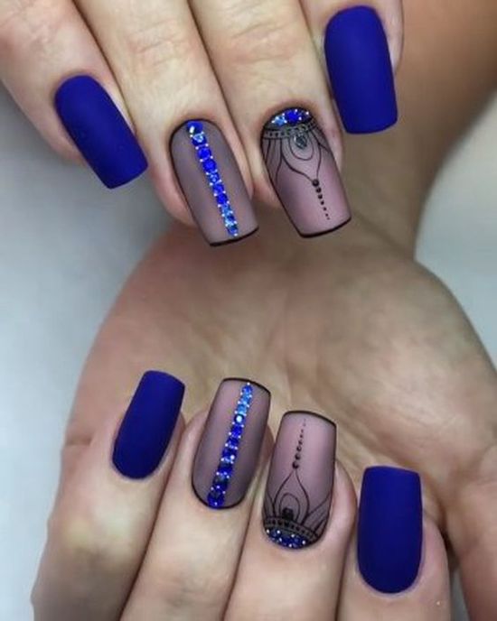 Ногти в синих цветах