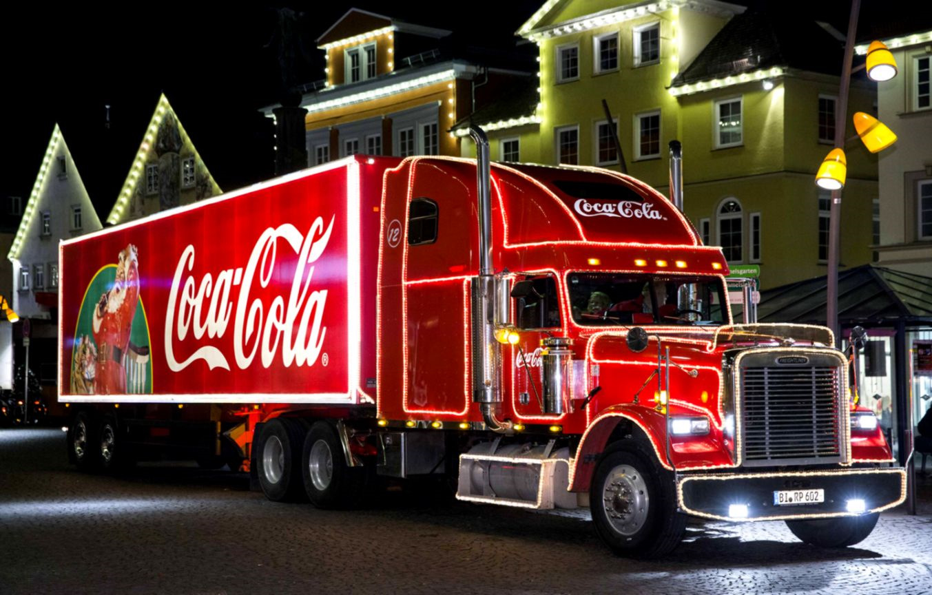 Грузовик Freightliner по рекламе Coca-Cola Праздник к нам приходит — как  появилась, марка - Телеграф