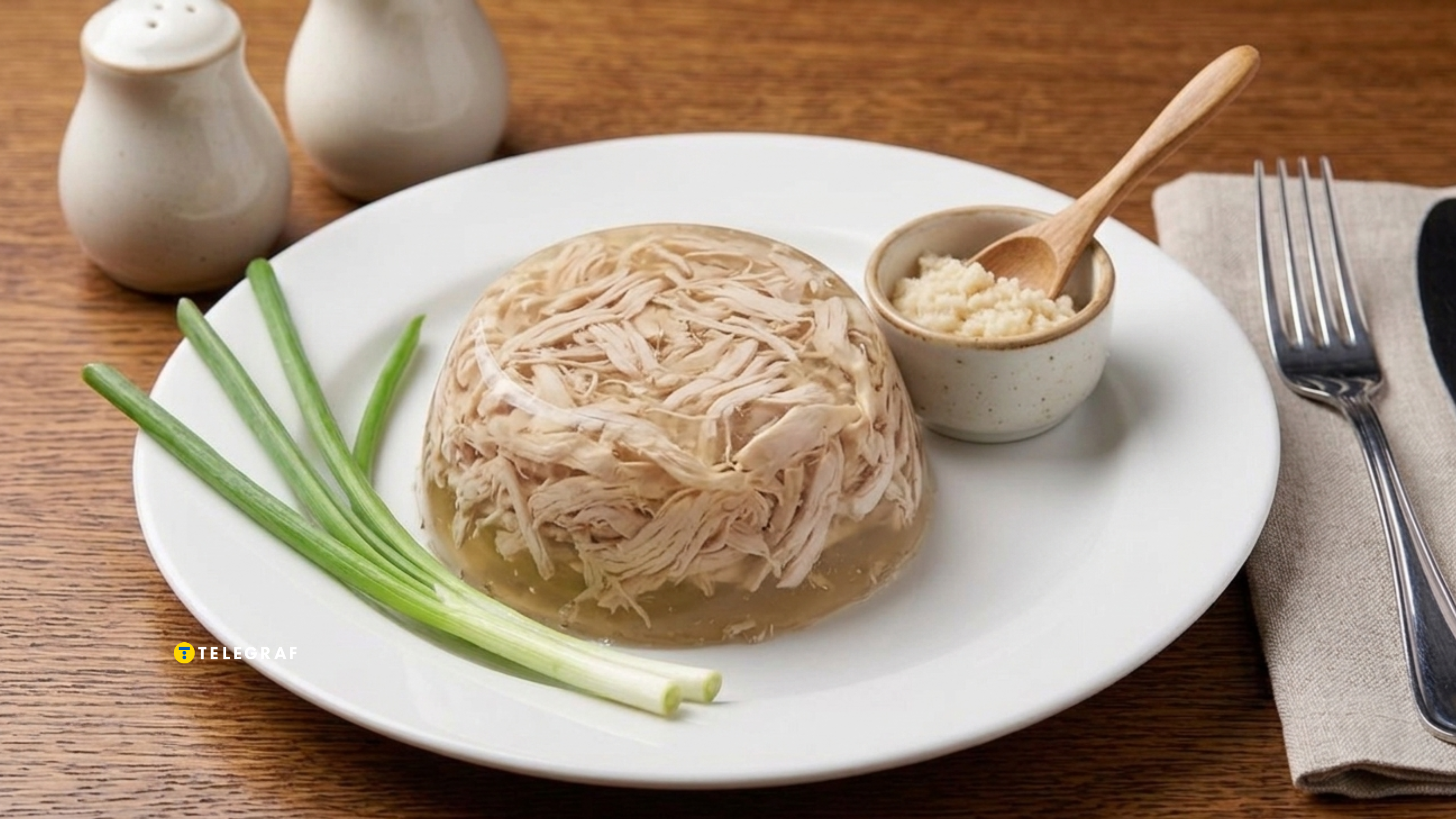 Мутний бульйон для холодцю більше не проблема: одне яйце врятує святкову страву (відео)