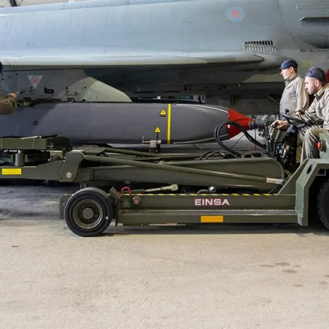 Vap 60 Weapon Loader Италия передает Storm Shadow Украине, говорит Грант  Шаппс
