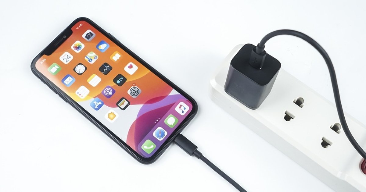 How to properly charge your smartphone – these tips will save your charger