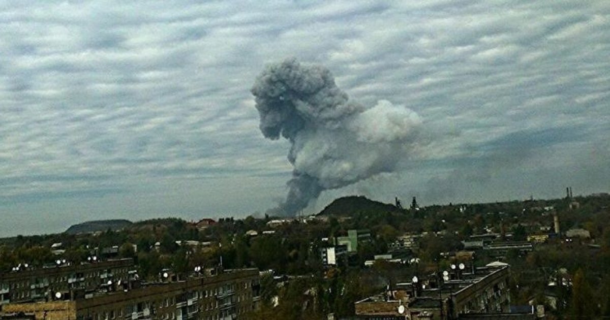 Горит моторный завод