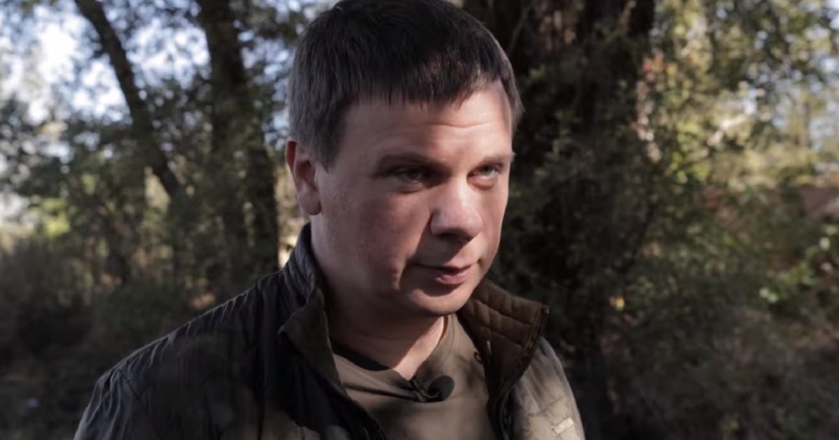 Сьогодні йому виповнилося 43 роки. Куди зник ведучий "Світу навиворіт" Дмитро Комаров