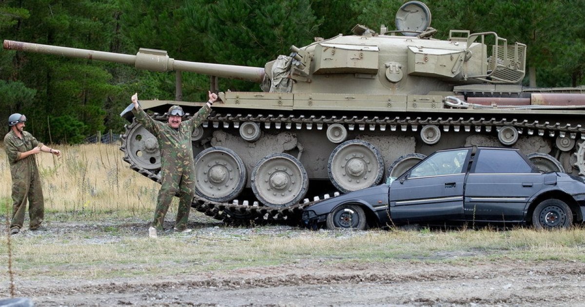 Танк т90 плавает. Т-72 б3м увз. На чем едет танк. Танк едет. На чем едет танк.