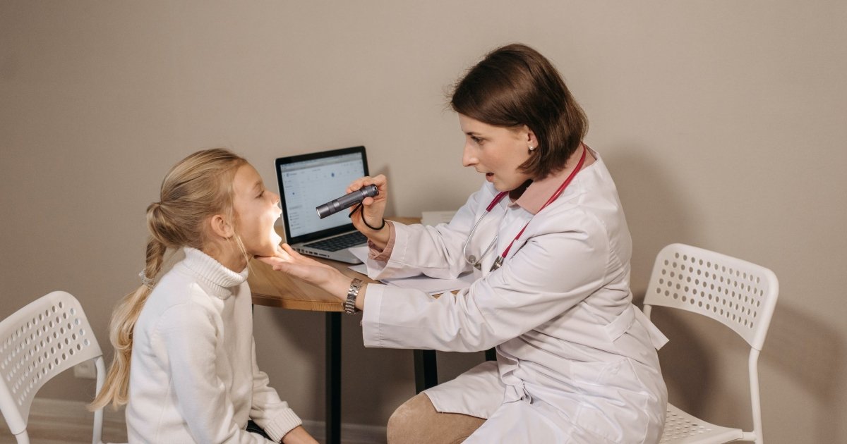 Кашель у ребенка что делать и когда давать отхаркивающие