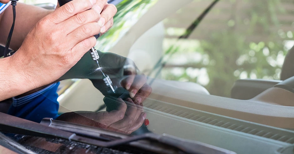 Как остановить трещину на лобовом стекле автомобиля своими руками ...