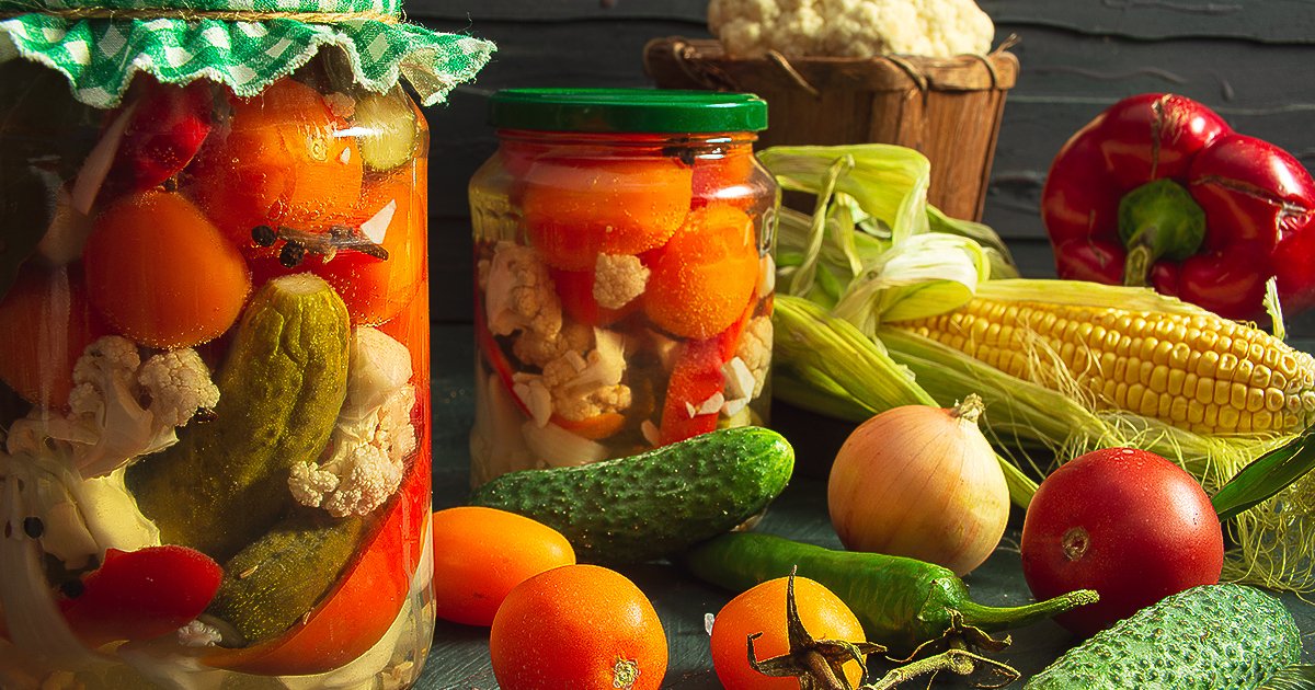 Ингредиенты для «Салат из помидоров и огурцов на зиму»:
