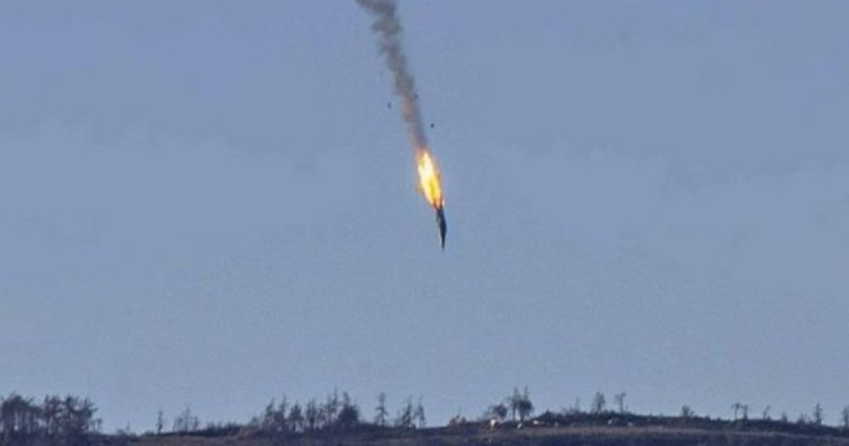 Сбит российский бомбардировщик. Турция сбила су24 в Сирии. Су-24 Сирия сбитый самолет. Сбитый Су-24 в Сирии турецким.