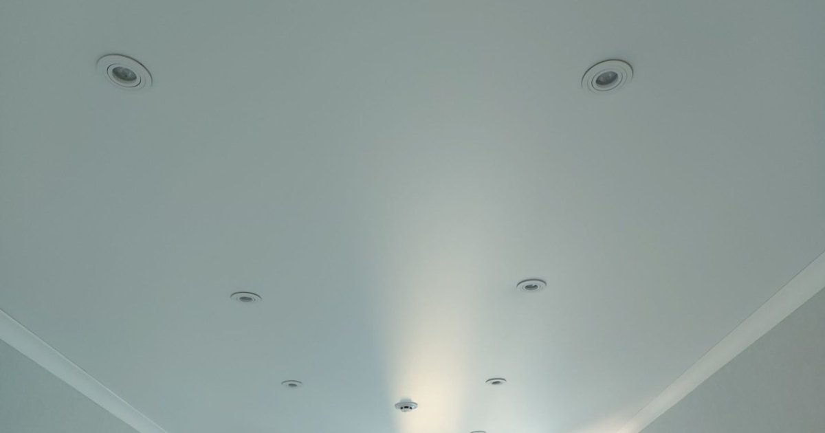 Как помыть натяжной потолок на кухне – лайфхаки и советы - Телеграф