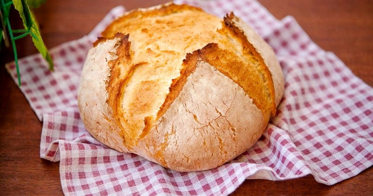 Пышный хлеб на сковороде. Хлеб Паляница украинская. Пышный хлеб. Хлеб домашний дрожжевой. Хлеб деревенский.