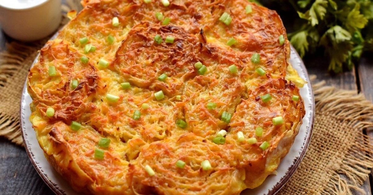 Пироги с капустой из лаваша. Заливной пирог из лаваша с капустой. Пирог из лаваша с капустой в духовке. Пирог из лаваша. Рецепт пирога из лаваша с капустой.