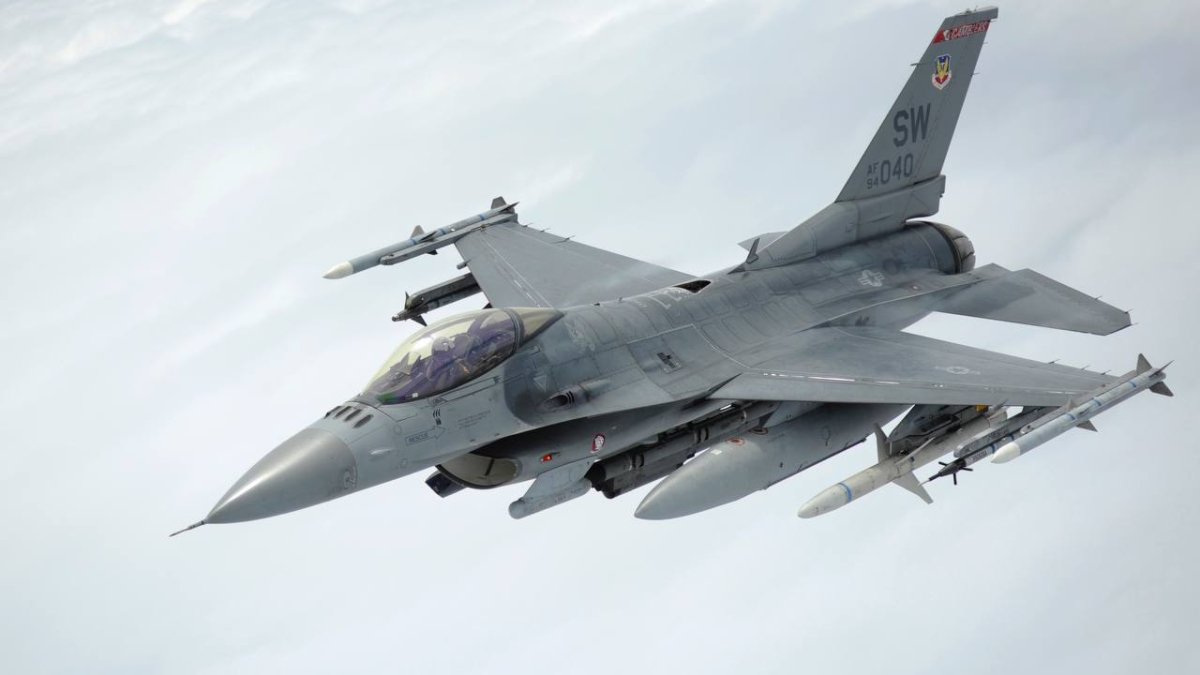 Чому не F-18 Hornet – Україна отримає F-16, тому що їх багато