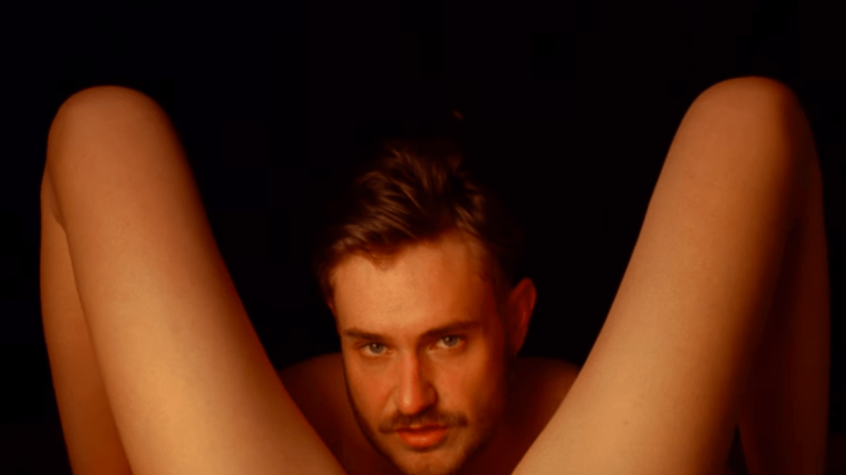 Зоя Буряктың эротикалық көріністері