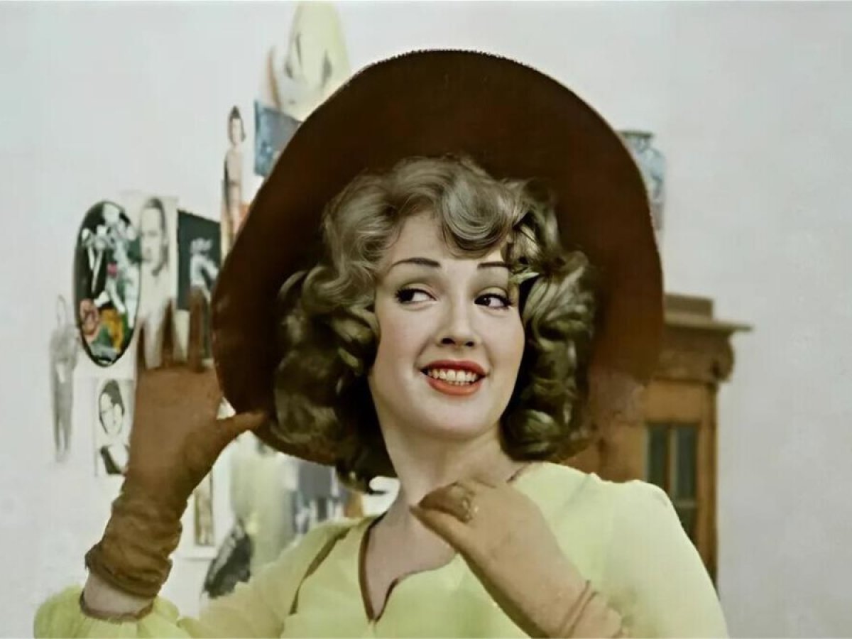 Жалаңаш Елена Беркованың порно суреттері