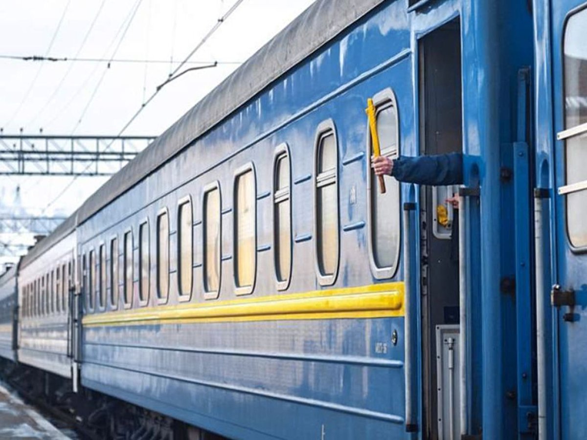 Порнода ұлының мас анасын қорлап жатқаны көрсетілген.