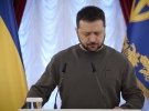 Із Залужним обійнявся двічі: Зеленський показав відео нагородження Героїв України
