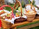 Чи можна святити горілку та ковбасу? У ПЦУ розповіли, як правильно зібрати великодній кошик