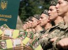 В Міноборони шукають стимули для мотивації молоді йти служити до армії. Фото Колаж "Телеграфу".