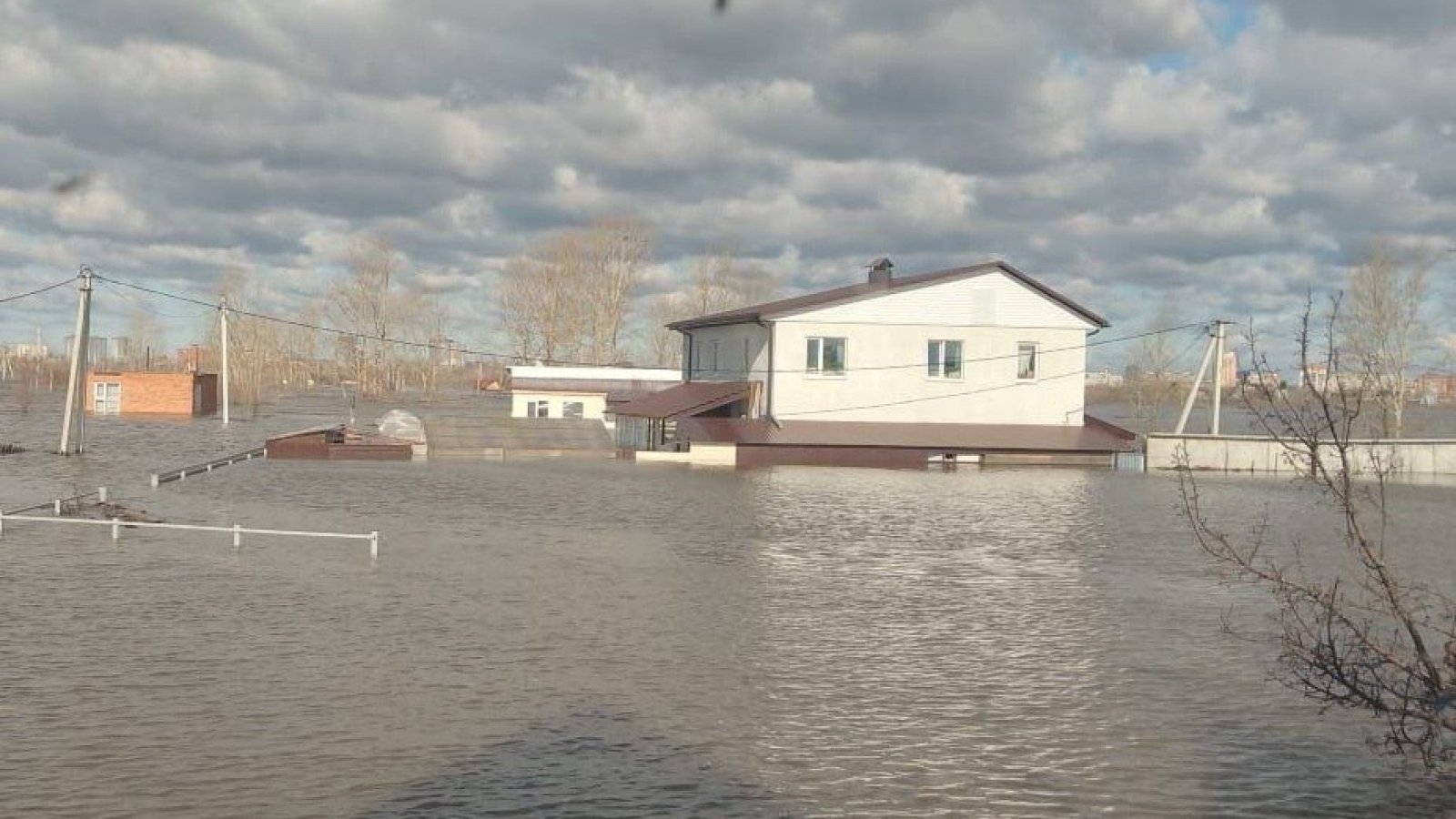 Потоп в России - уровень воды в Тоболе растет, Курган эвакуируют, видео -  Телеграф