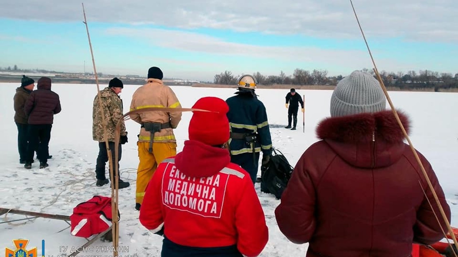 На реке Чертомлык в Капуловке в проруби утонул мужчина, фото и видео -  Телеграф