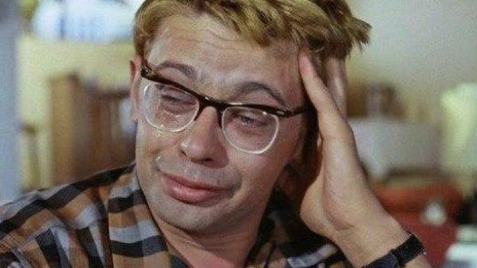 Жалко. Тогда жалко. Птичку жалко прикол. Птичку жалко. Цитаты про жажду жизни.