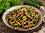 Салат с телятиной и огурцами
