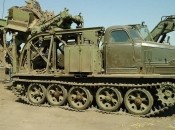 Подібною машиною БТМ-3 росіяни риють укріплення на сході України.