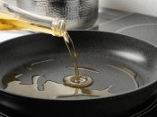 Часто пляшку з олією ставлять в холодильник