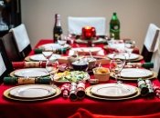 На скатерти часто появляются пятна